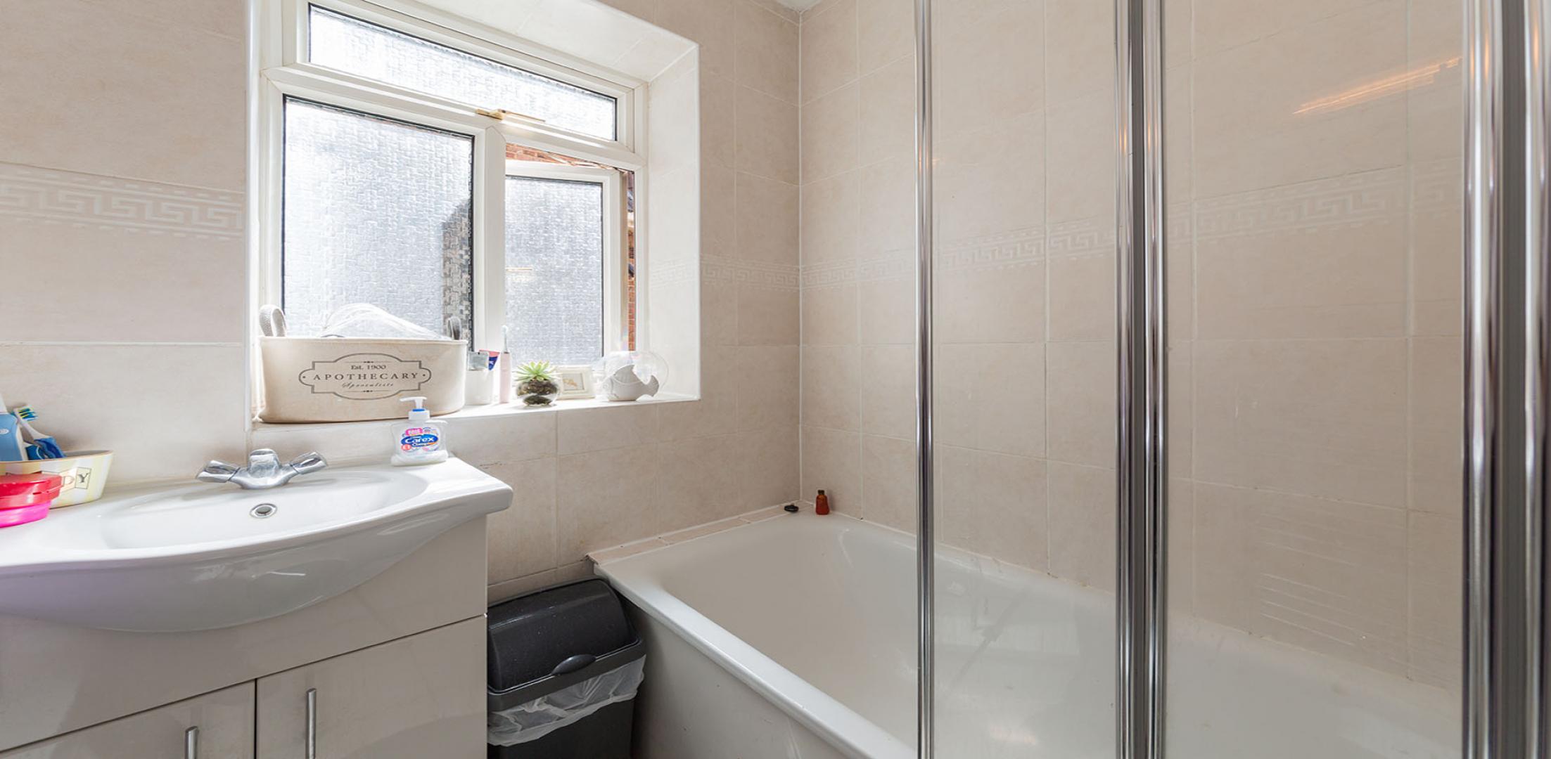 			1 Bedroom, 1 bath, 1 reception Flat			 Warwick Ave, Warwick Avenue